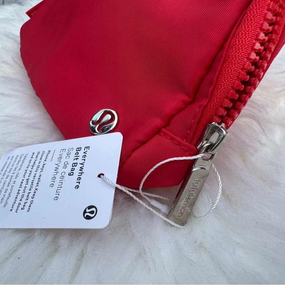 NWT Lululemon Belt Bag Crossbody 1L -Red - Picture 6 of 9